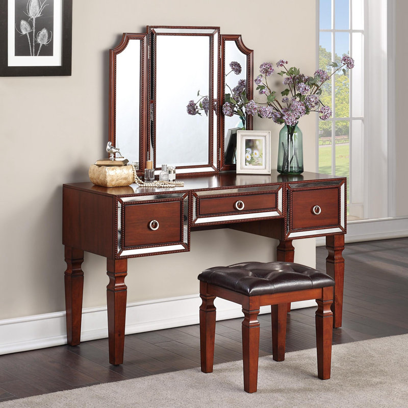 Luxurious Majestic Classic Vanity Set w Stool