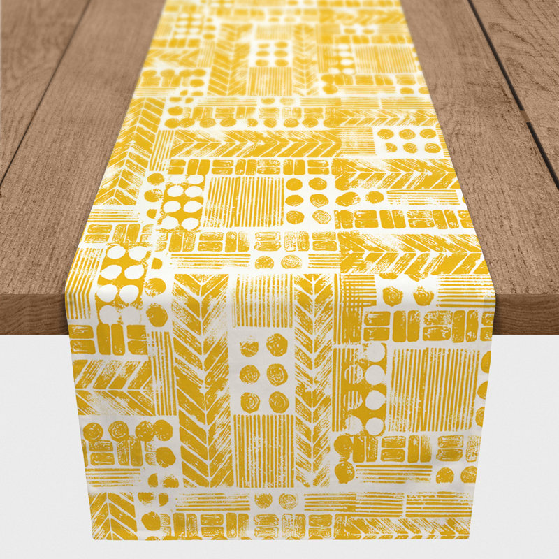 Chemin de table aztec tribal stamp Harvir, 72 po x 16 po, Jaune