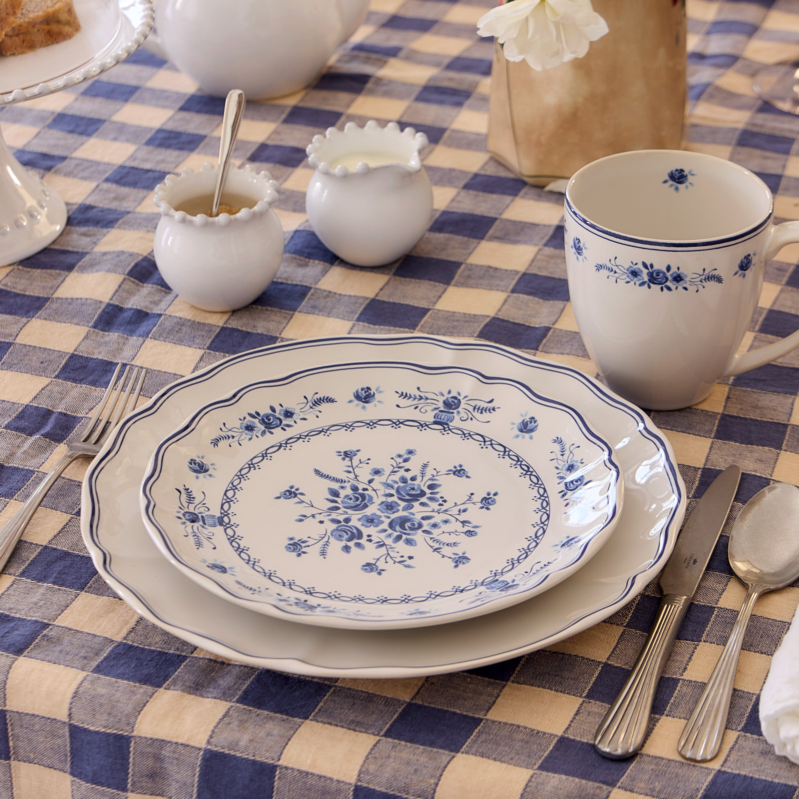 Vila 8" Salad Plate, White/Blue