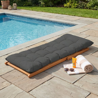 Takiko Outdoor Lounge Chair