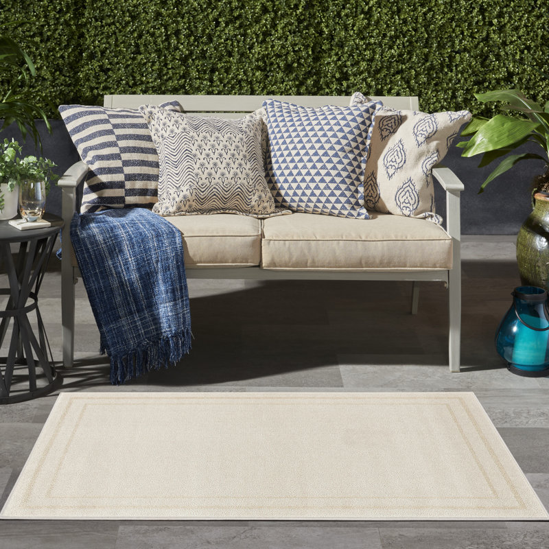 Sandy Indoor / Outdoor Rug, Rectangle 5' x 7'
