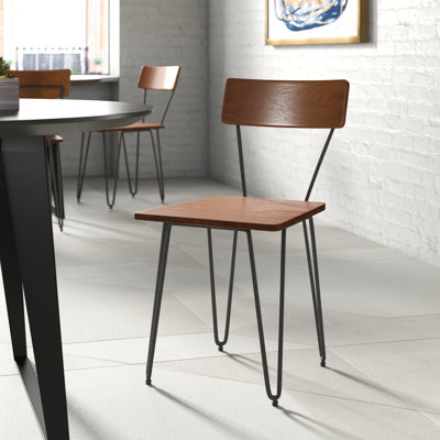 Chaise en bois massif