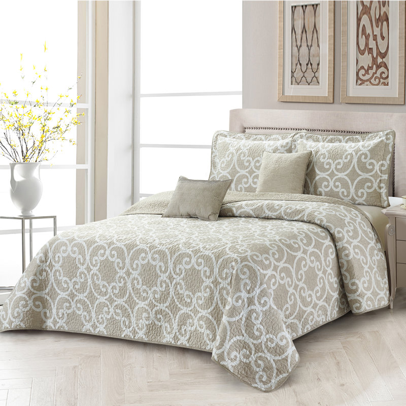 5 Piece Glena Gatework Printed Microfiber Quilts Set, California King Quilt + 2 Shams + 2 Pillows