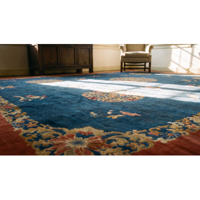 Tapis antique chinois à motif floral chinois, rouge des années 30