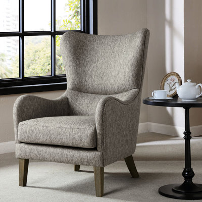 Fauteuil à oreilles gris avec pieds en bois massif, coussin de siège en mousse haute, accoudoir rond et bordure passepoilée pour une option confortable