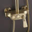Robinet de douche à tuyau exposé avec valve brute