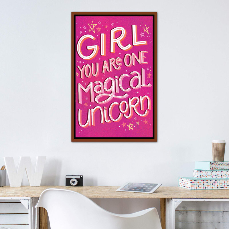 «Tween Girl Power V» par Richelle Garn - reproduction d'art textuel, Pas de tapis, H 40 po x l 26 po x P 1,5 po