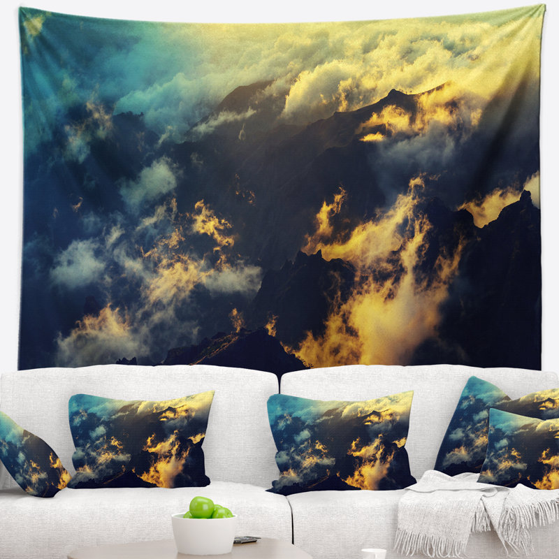 Tapisserie paysage coucher de soleil sur une colline au-dessus des nuages, H 32 po x l 39 po