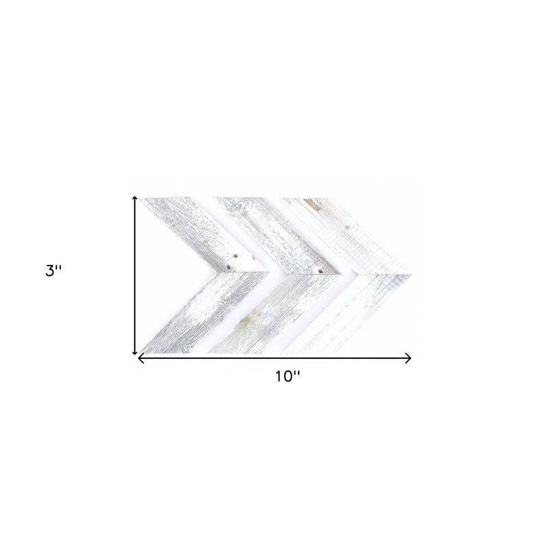 Ensemble de trois sculptures dimensionnelles de flèches suspendues en bois gris délavé, Blanchies, H 10 po x l 12 po x P 3 po
