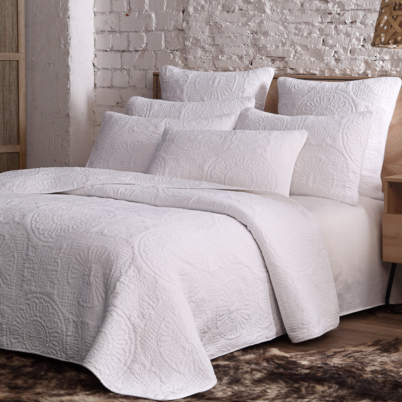 Estate Traditional Cotton Floral Quilt, White, King Quilt + 2 King Shams