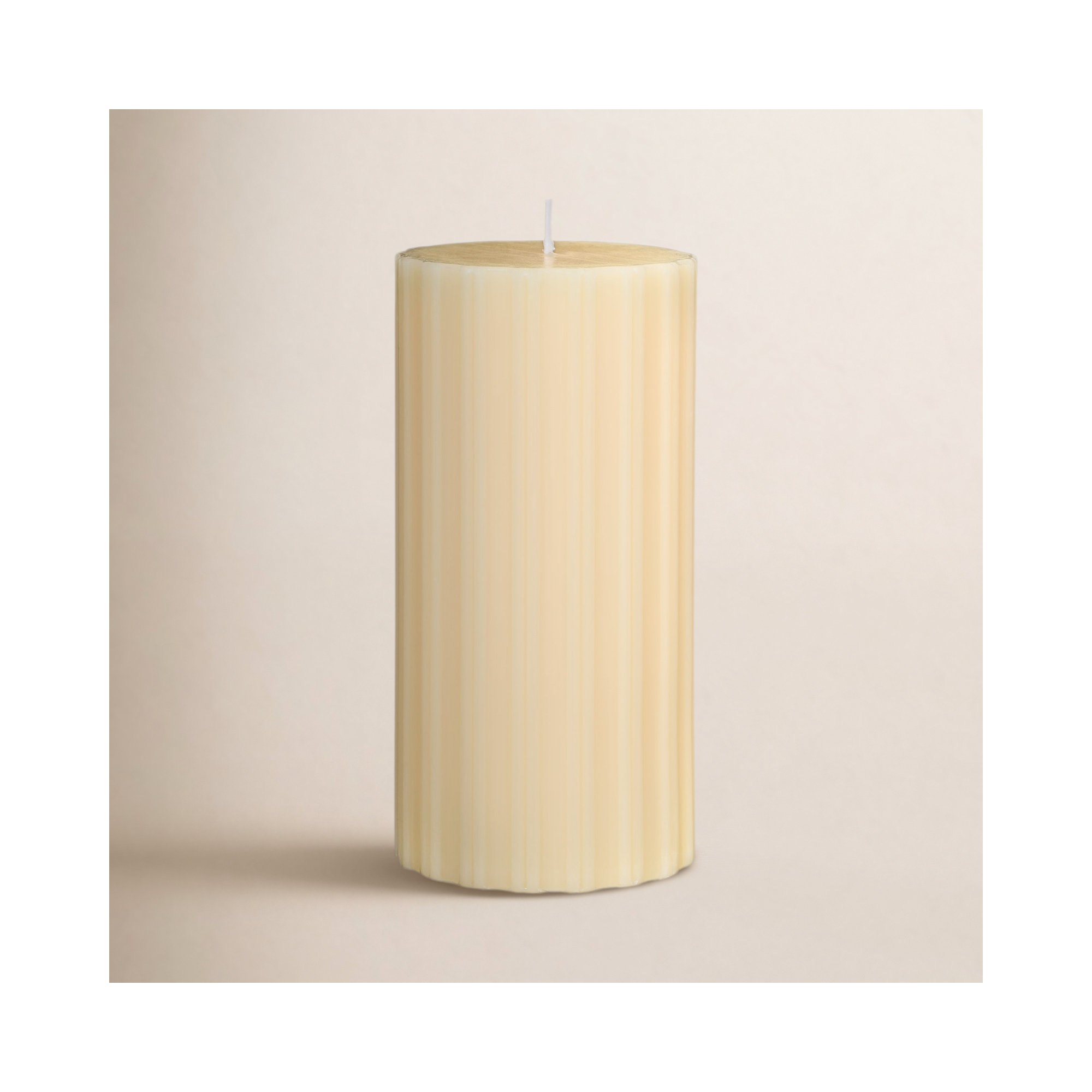 ILLUME Beautifully Done Medium Fragranced Pillar Candle, Blackberry Absinthe, Isla Lily, Medium