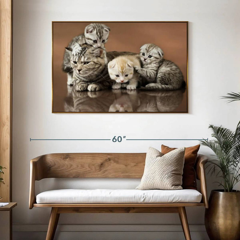 Famille de chats, 46 po x 31 po, Cadre flottant doré