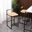 Chaise d'appoint en cuir avec comptoir-131275126-131275125