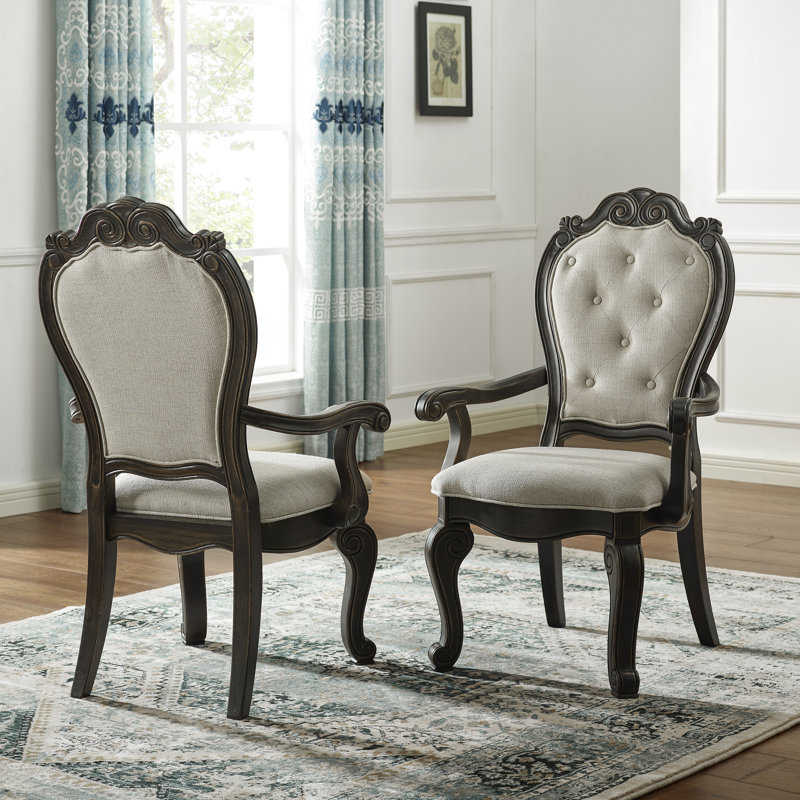 Chaise avec accoudoirs rembourrés touffeté à l’expresso Nueva