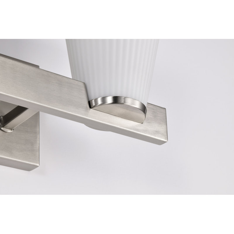 Keindl - Coiffeuse - Verre blanc nervuré, Deux lumières, Nickel brossé, 14,63 po de largeur