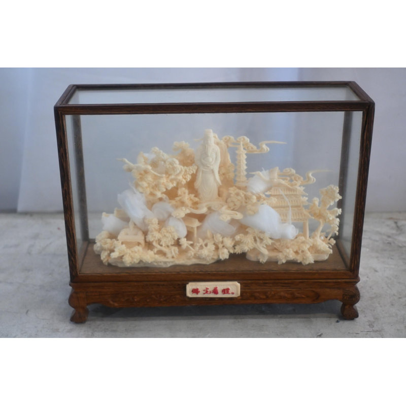 Paysage chinois en résine sculptée dans un étui en bois 12 po x 4 po x H 9 po