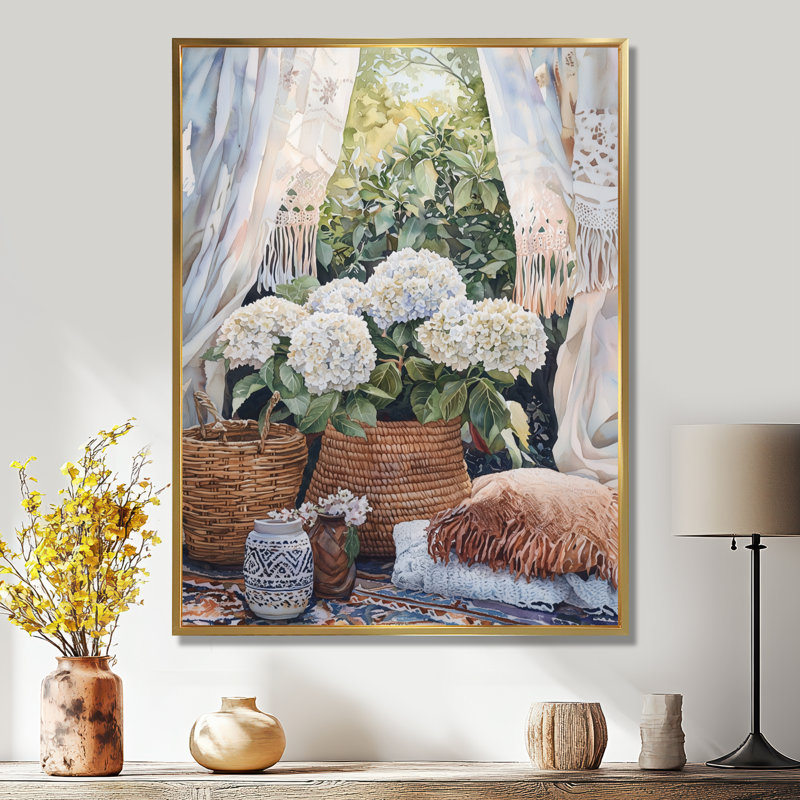 Harriss Boho Hydrangeas par The Boho Tent I - Hydrangea Wall Art, H 44 po x l 34 po, Reproduction avec cadre flottant, Doré