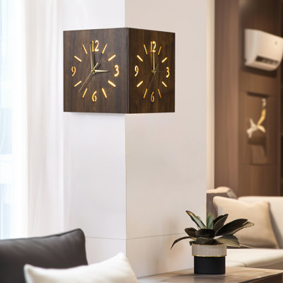 Horloge d'angle Yulita