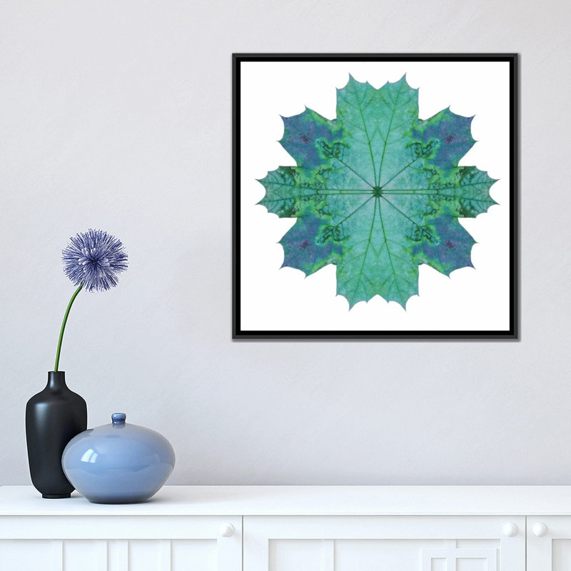 «Teal Maple Leaf Star III», impression sur toile, Toile encadrée noire, Pas de tapis, H 18 po x l 18 po x P 1,5 po