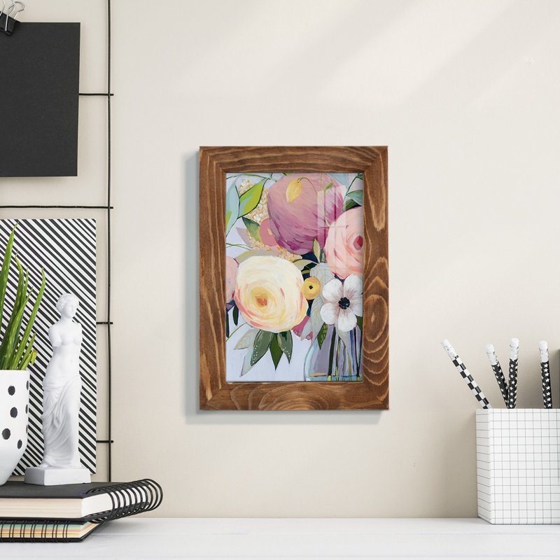 Georgia Bouquet I, encadré sur papier, H 9 po x l 7 po x P 1 po, Noyer