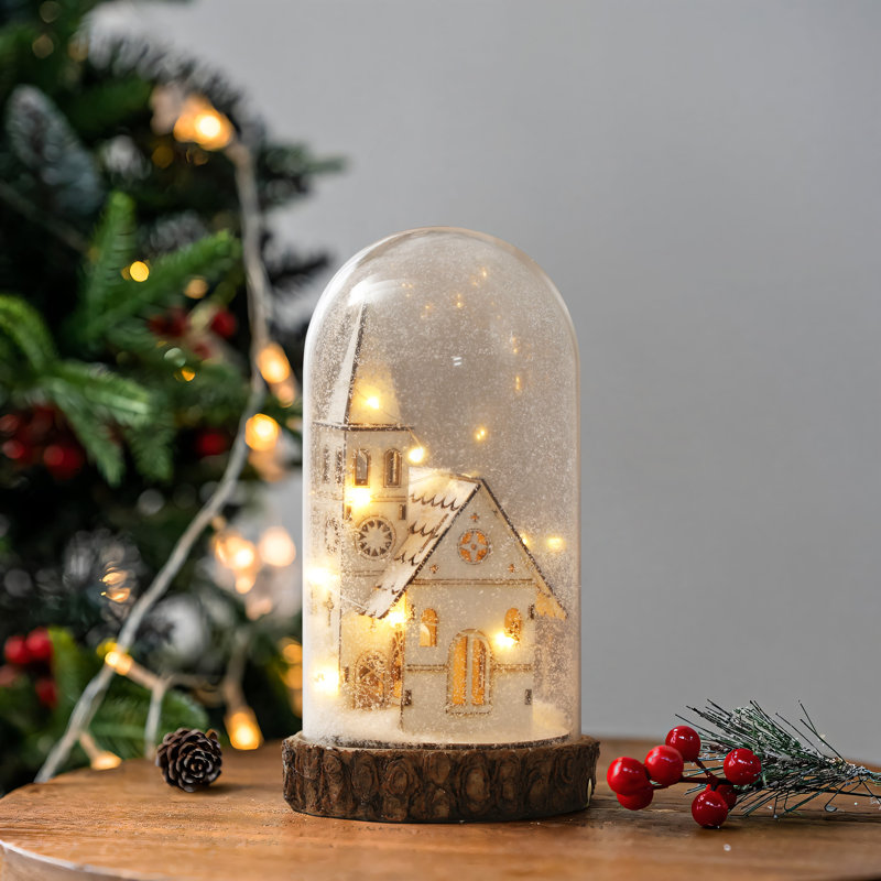 Lanterne à dôme en verre blanche éclairée avec neige