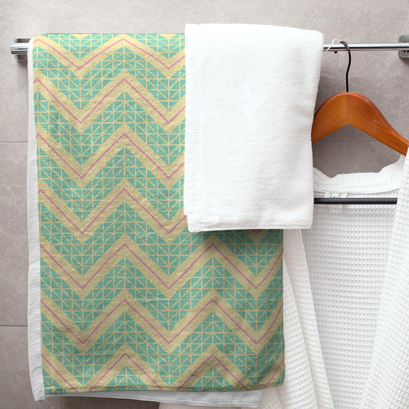 Serviette de bain à chevrons à la main classic Stephenie, Vert jungle / jaune clair / rose clair