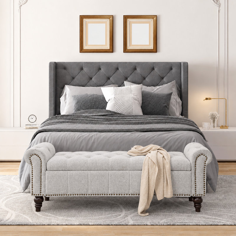 Banc de rangement rembourré de 59 po de largeur avec pieds en bois massif et garniture cloutée 59 po, Argent