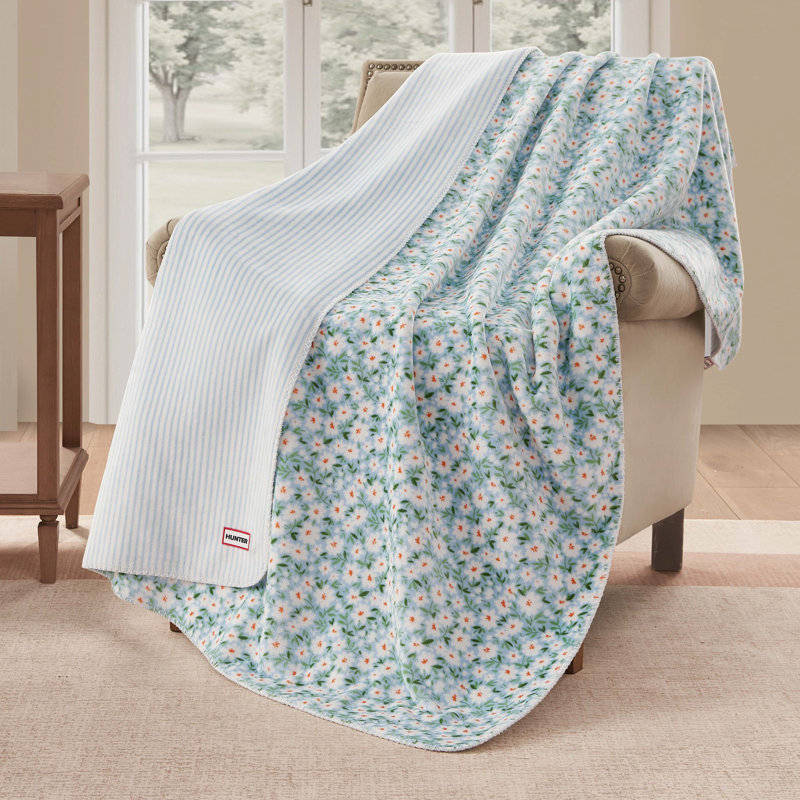 Hunter Reversible Plaid Plush Throw Blankets, Field Of Daisies