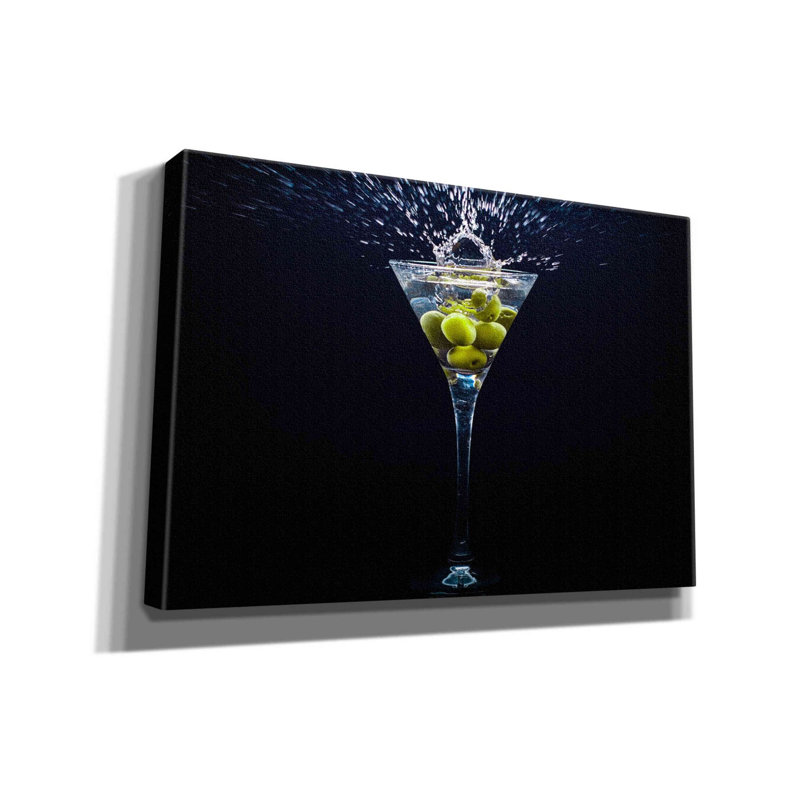 Latitude Run® «Dirty Martini Splash» par Epic Portfolio, art mural sur toile, H 18 po x l 26 po x P 0,75 po