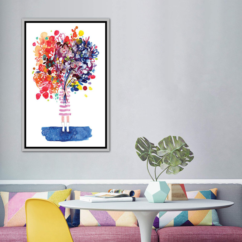 «Woman with Flowers» par CreativeIngrid - impression d'art graphique, H 60 po x l 40po x P 1,5 po, Toile avec cadre argenté