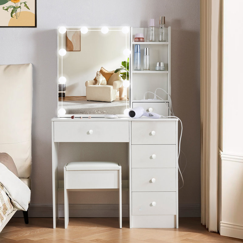 Dakuan Vanity
