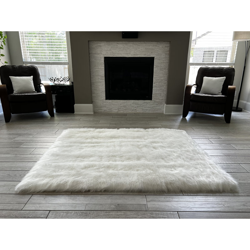 Mar Vista Faux Sheepskin Indoor Rug, Square 7'6"