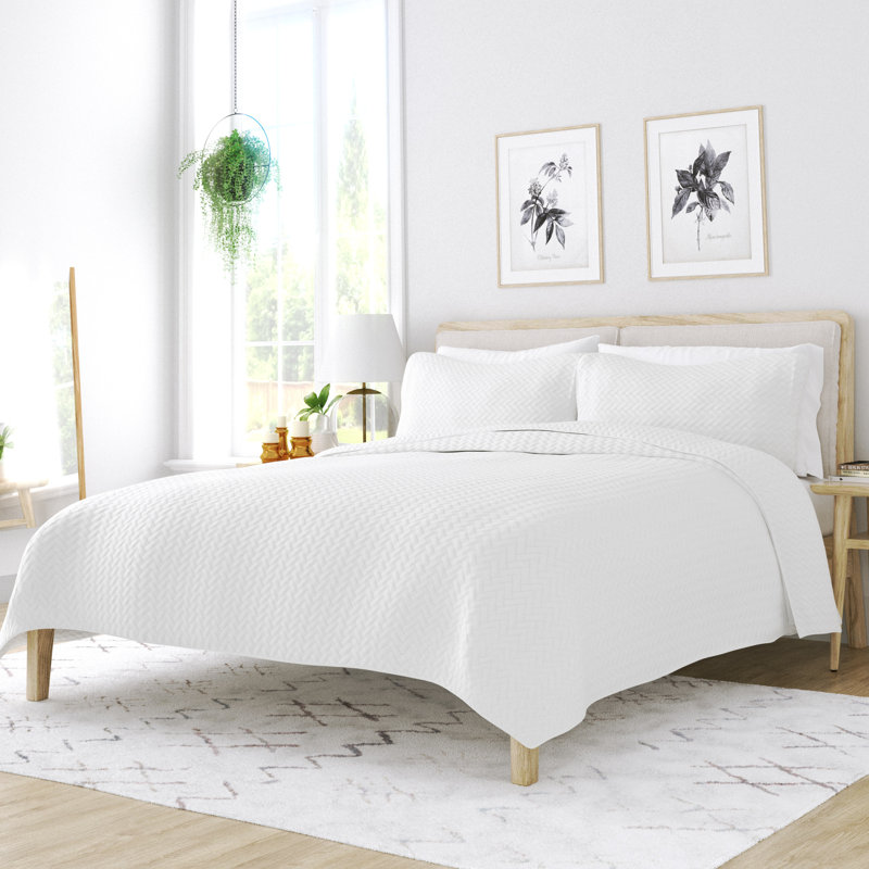 Antora Microfiber Modern & Contemporary Coverlet / Bedspread Quilt Set, King/Cal. King Coverlet + 2 King/Queen Shams, White