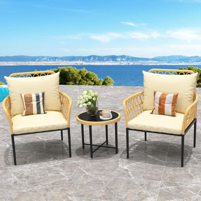 Ensemble bistro 3 pièces pour terrasse avec coussins, osier en PE résistant, table basse avec plateau en verre, balcon léger et compact, idéal pour le jardin, le balcon, le porche, le bord de la piscine - beige