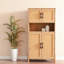 Armoire de rangement Mid-Century moderne à 4 portes avec tablettes tissées et réglables. Convient à une organisation de salon ou de salle à manger. Quatre conceptions efficaces avec tablettes. Organisé