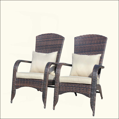 Chaise de patio confortable avec coussins et rotin en PE durable, parfaite pour la détente en plein air et les sièges élégants