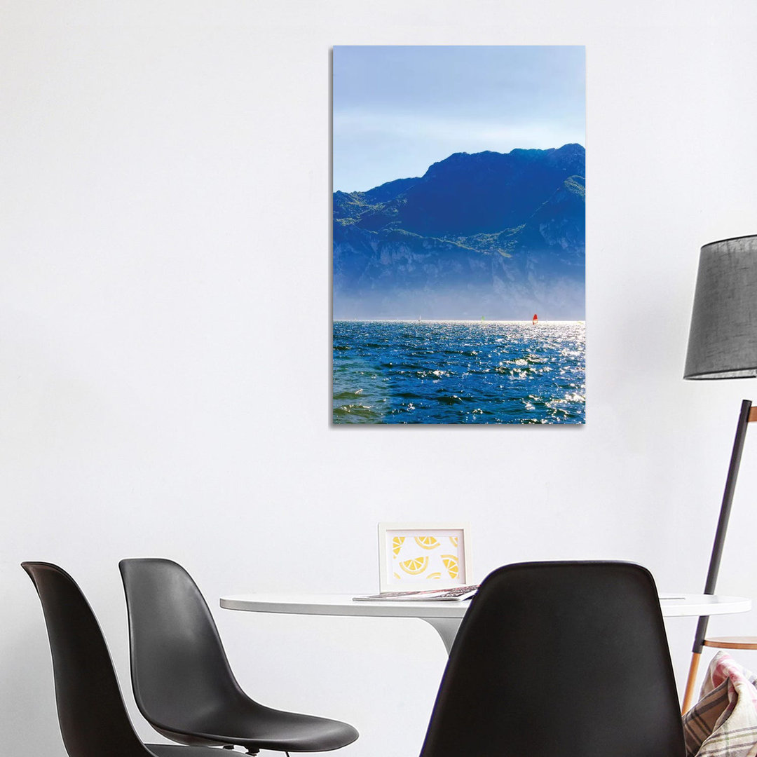 Windsurfen in Riva Del Garda von Susan Richey - Galerie GiclÃ©e auf Leinwand