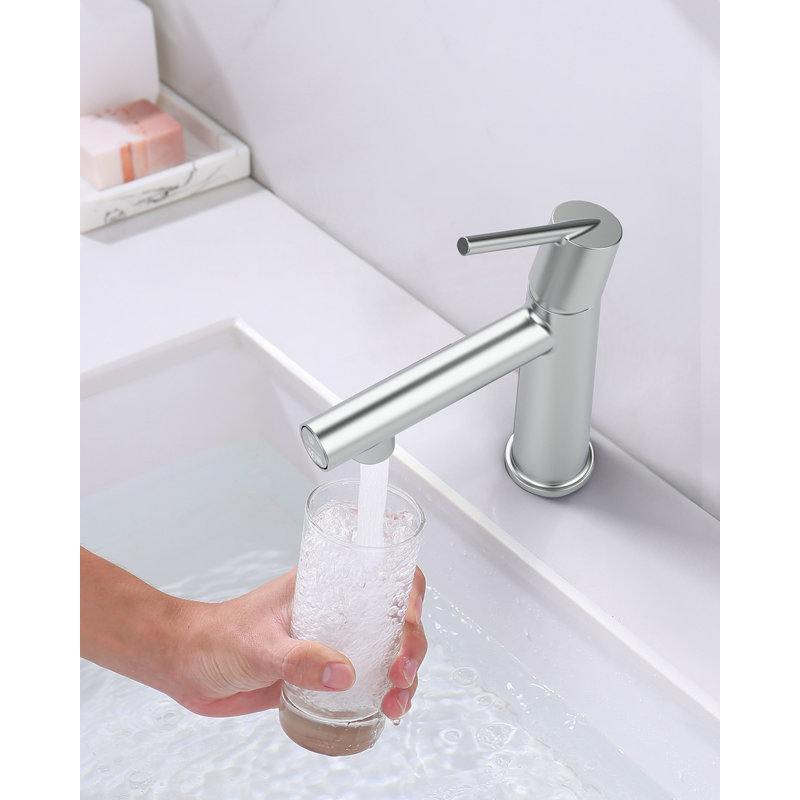 Robinet de salle de bain à poignée simple, surface anti-rayures et aérateur écoénergétique pour une performance durable