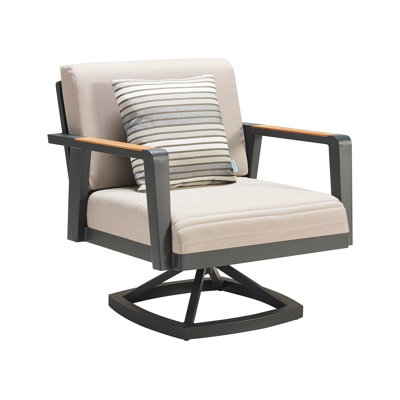 Emoti Swivel Outdoor Lounge Chair