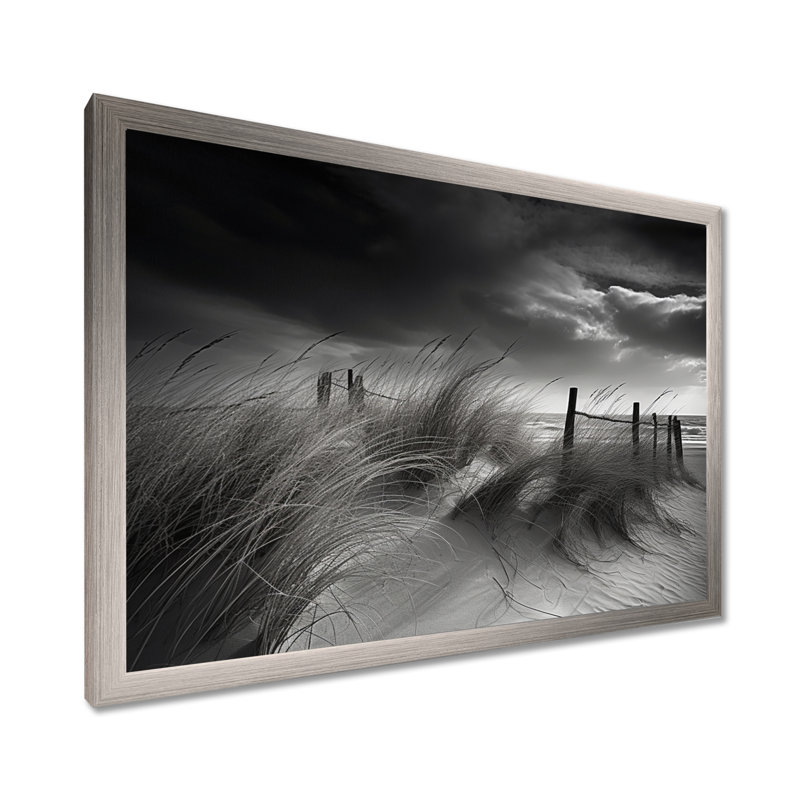 «Black and White Beach Scenery I - Coastal Beach», art mural encadré, H 12 po x l 20 po x P 1 po, Cadre photo argenté