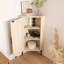 Armoire de coin de coin avec porte en rotin