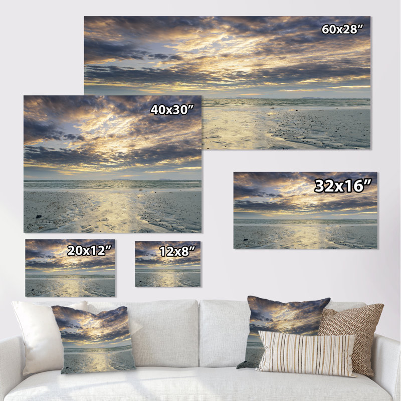 «Dramatic Sunset Sky on Beach» - photographie sur toile, H 24 po x l 36 po x P 1 po, Toile tendue