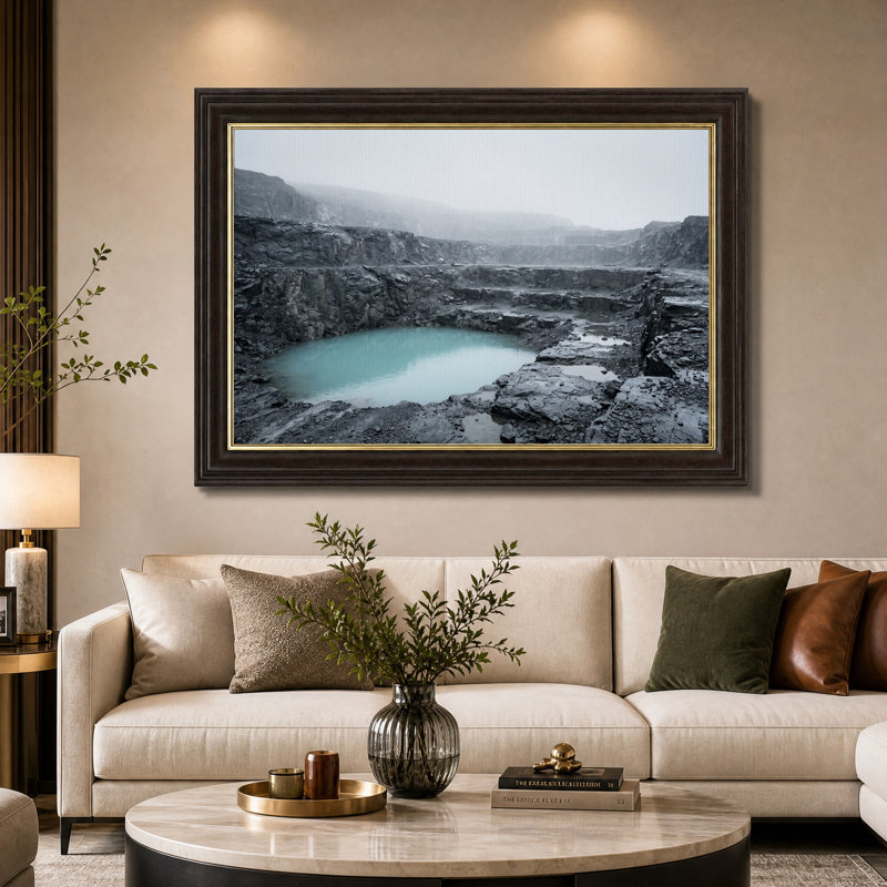 Tableau sur toile représentant un lac turquoise au milieu d'un terrain rocheux sombre, 12"H x 18"W