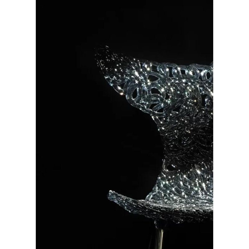 Innovative Chair – Fluid Design With Lighting Reflections And Bold Color Options