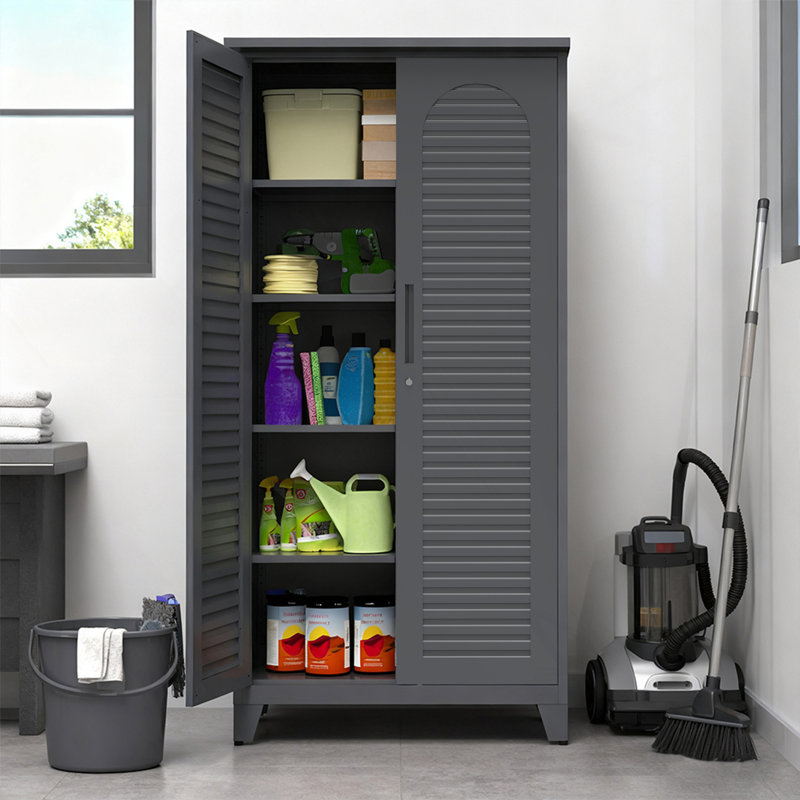 Armoire de rangement haute en métal avec beaucoup d'espace