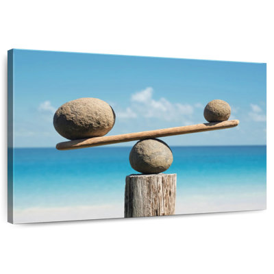 Kerrick balançant des rochers sur la plage
