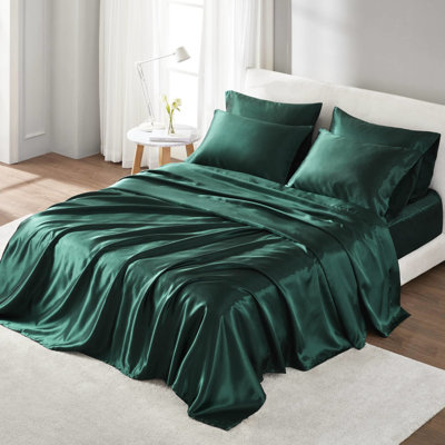 Satin Luxury Sheet Queen Size - Wrinkle-. Fits Mattresses Up To 16". With 1 Flat Sheet, Fitted And 4 Pillowcases. Soft Silky. Non-Pilling. . . Sheets Accommodates Up 16" Mattresses. Includes Smooth