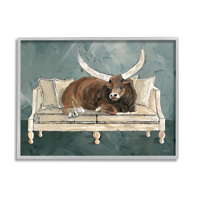 «Longhorn Bull couché dans un canapé de salon vert, gris, estampe numérique, art texturé par Cindy Jacobs