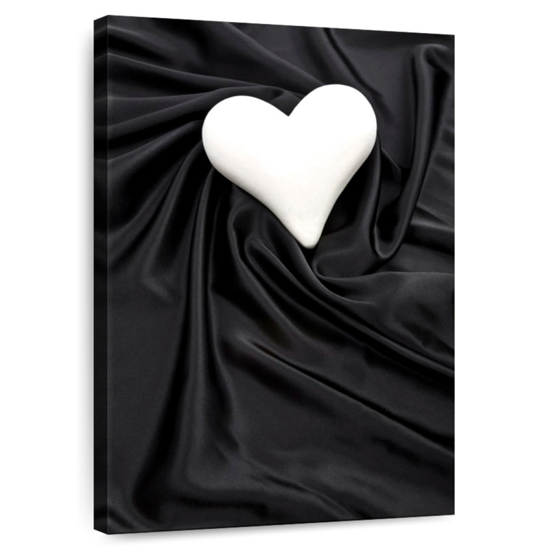 Hardie cœur blanc sur satin noir, H 39 po x l 26 po