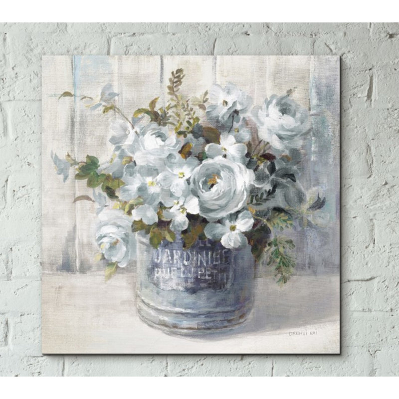 «Garden Blooms I Blue Crop» par Danhui Nai, art mural sur toile, H 26 po x l 26 po x P 1,25 po